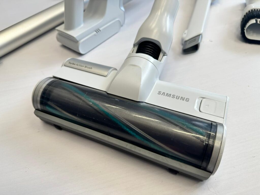 Вертикальный пылесос Samsung Jet 70 Тurbo (VS15T7031R4EV)