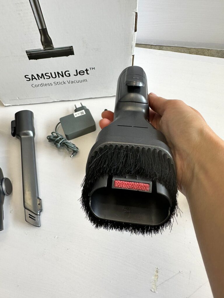 Вертикальный пылесос Samsung Jet 75 Pet VS20T7532T1