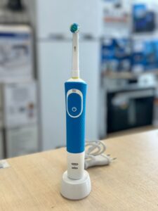 Электрическая зубная щётка Oral-B 3710