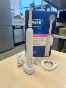Электрическая зубная щетка Oral-B Sensi UltraThin 800/D16.524.3U