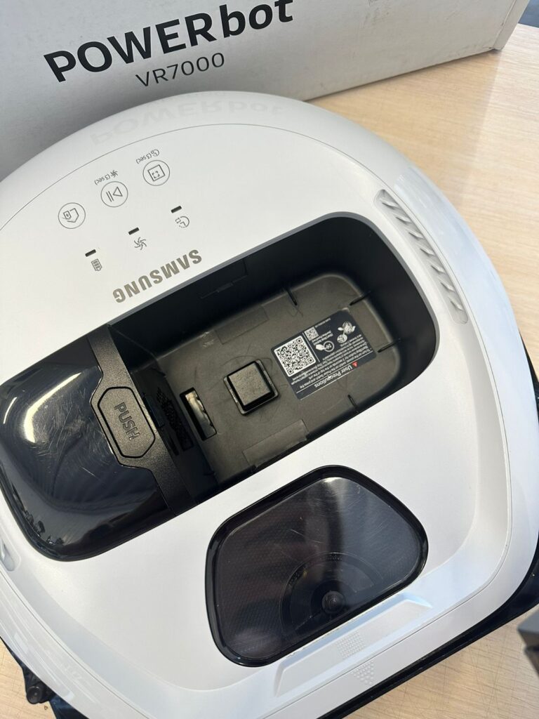 Робот-пылесос Samsung SR10M7010UW