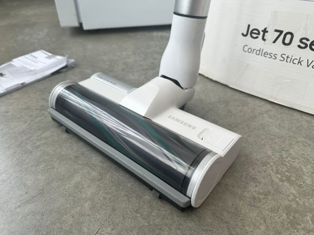 Пылесос ручной (handstick) Samsung Jet 70 complete VS15T7036R5