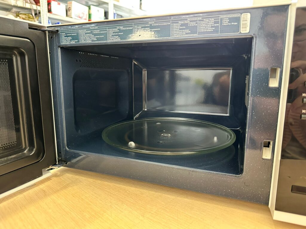 Микроволновая печь Samsung MS23F301TQW