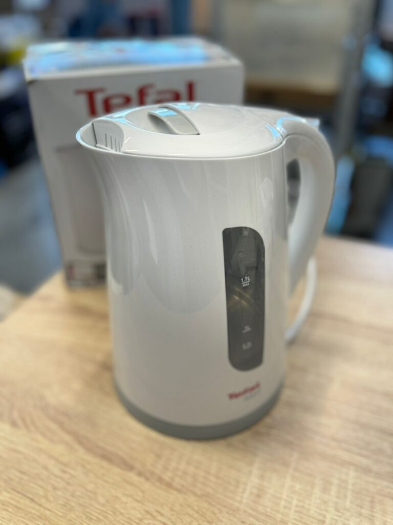 Электрический чайник Tefal KO270130