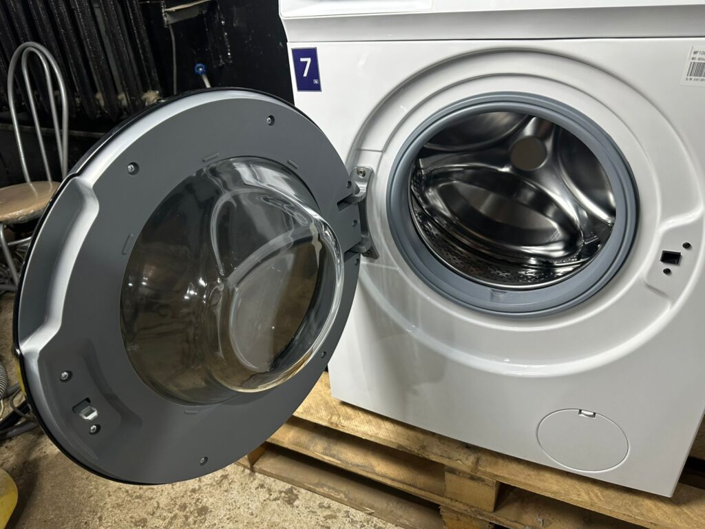 Стиральная машина узкая Midea MF100W70BS/W-RU