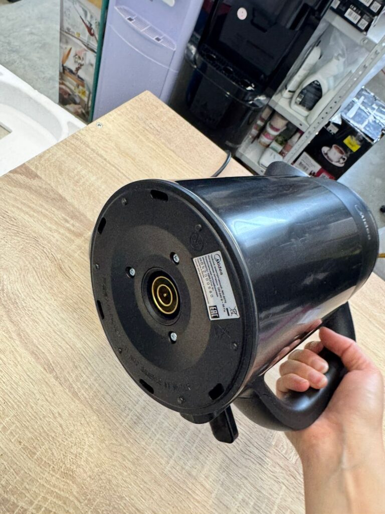 Электрочайник Midea MK-8076