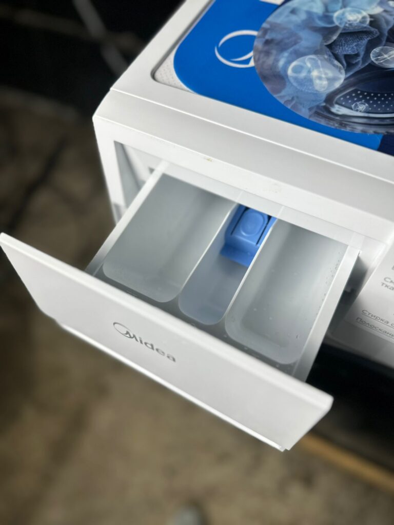 Стиральная машина узкая Midea MF100W70BS/W-RU
