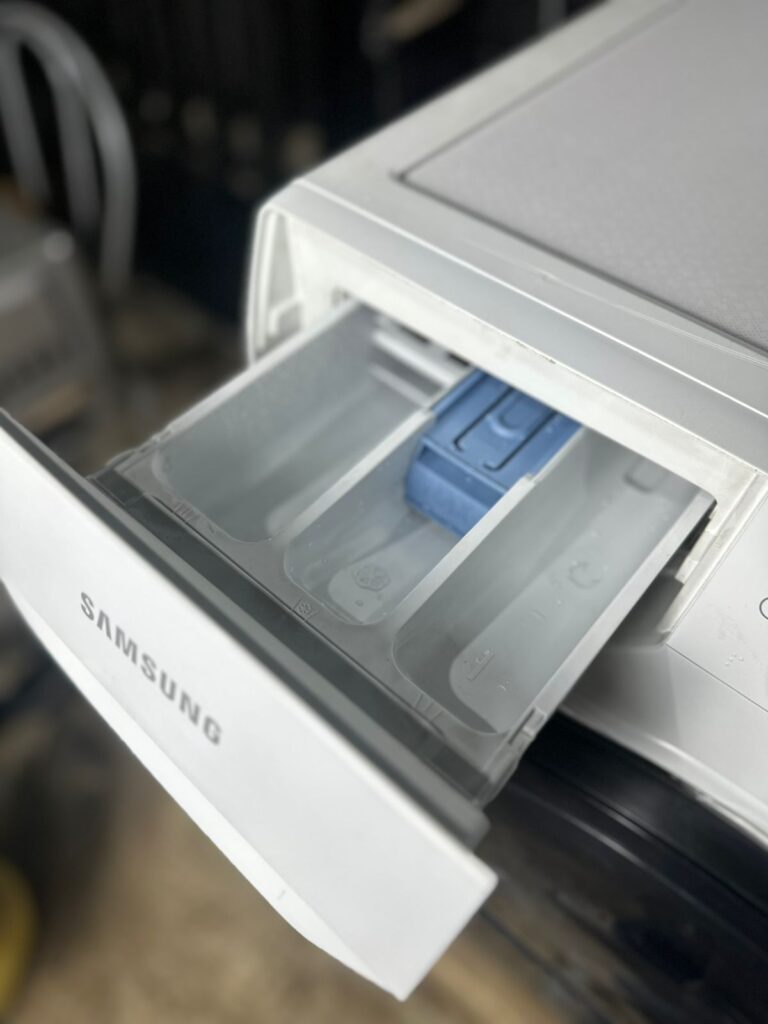 Стиральная машина с сушкой Samsung WD10T654CBH/LD