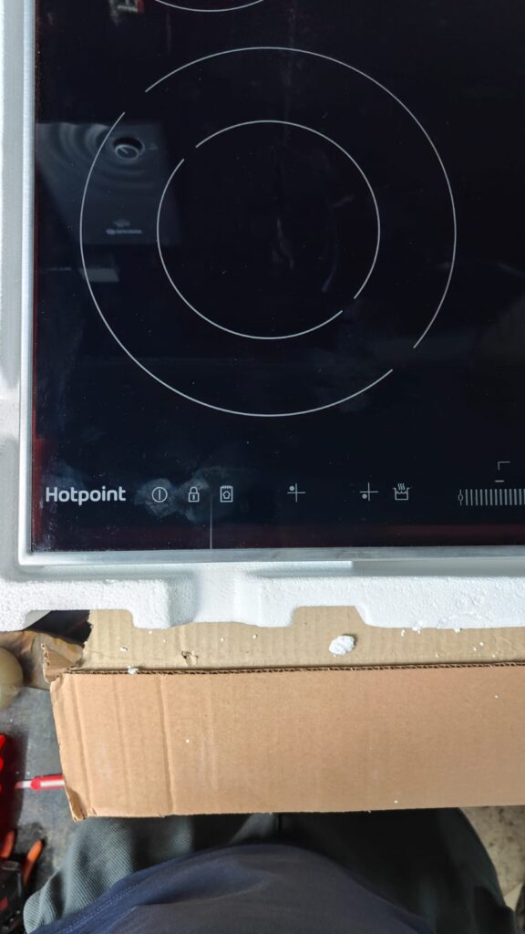 Встраиваемая электрическая панель Hotpoint HR 6T2 X S