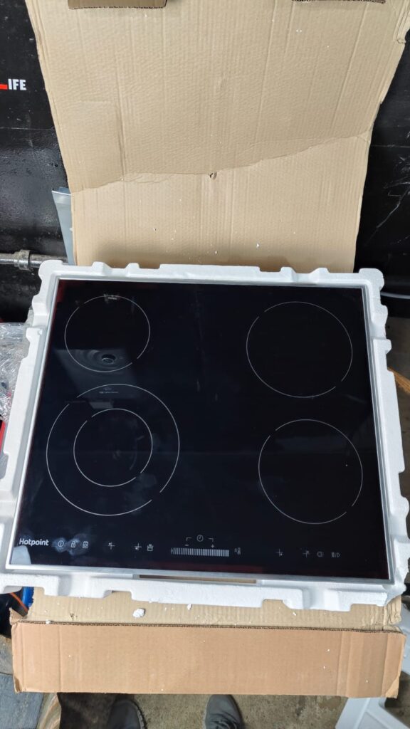 Встраиваемая электрическая панель Hotpoint HR 6T2 X S
