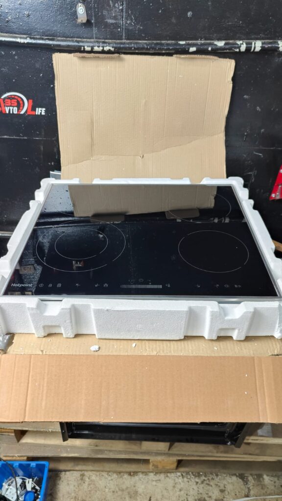 Встраиваемая электрическая панель Hotpoint HR 6T2 X S