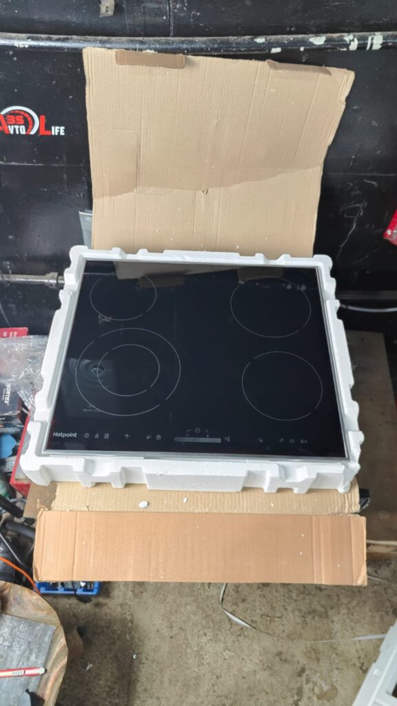 Встраиваемая электрическая панель Hotpoint HR 6T2 X S