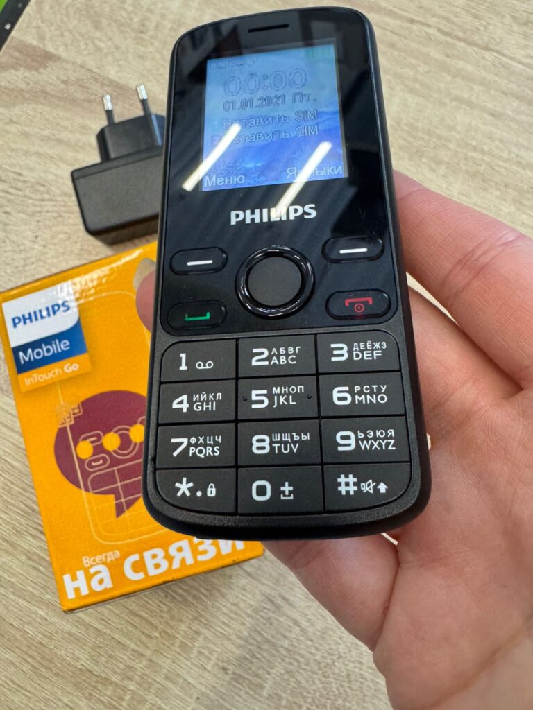 Телефон Philips Xenium E111 4
