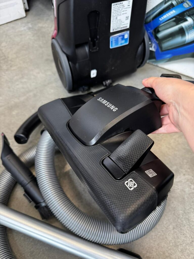 Пылесос Samsung SC885F красный