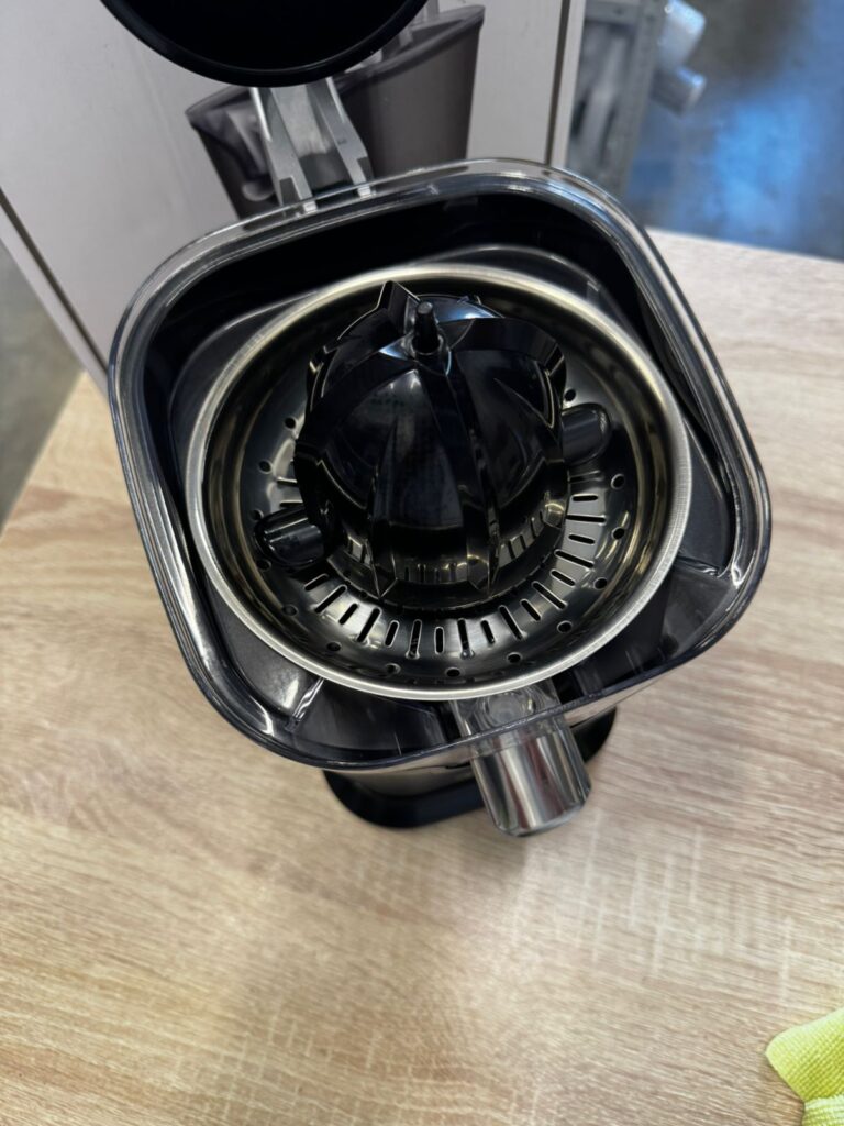 Соковыжималка для цитрусовых Black+Decker BXCJ100E
