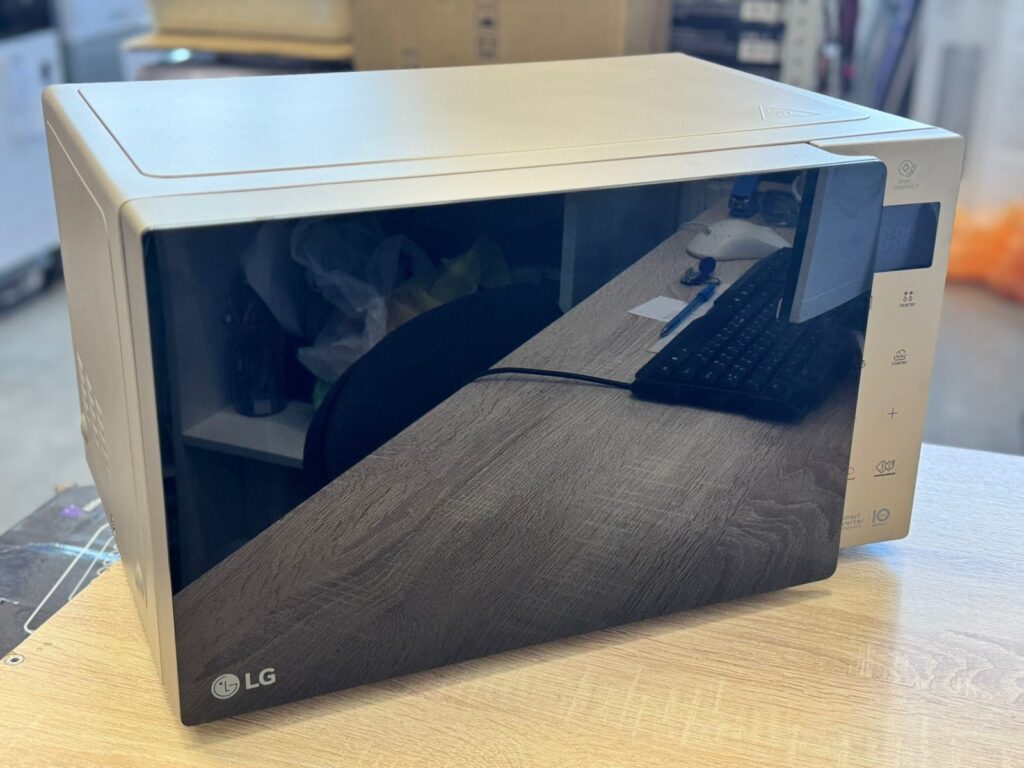 Микроволновая печь LG NeoChef MS2535GISH