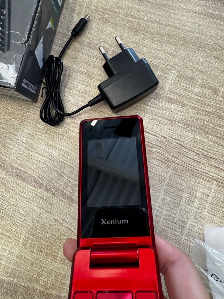 Мобильный телефон Xenium x600