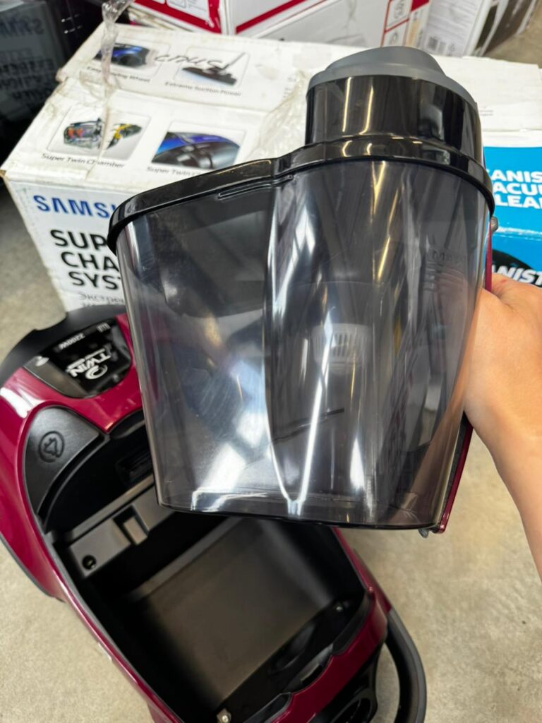 Пылесос Samsung SC885F красный