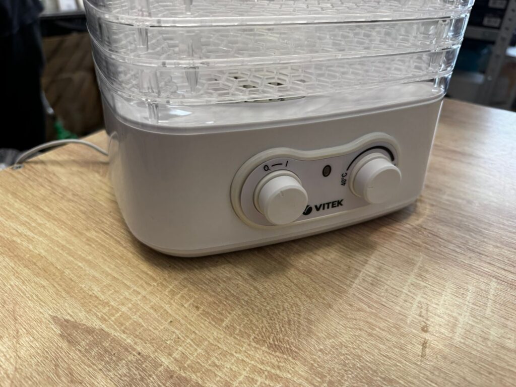 Сушка для фруктов Vitek VT-5066
