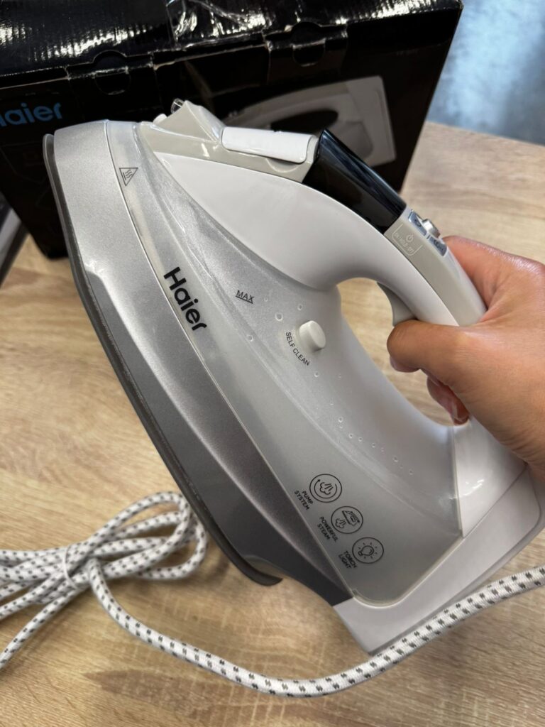 Утюг Haier HI-601