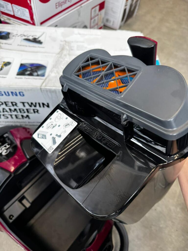 Пылесос Samsung SC885F красный