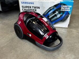 Пылесос Samsung SC885F красный