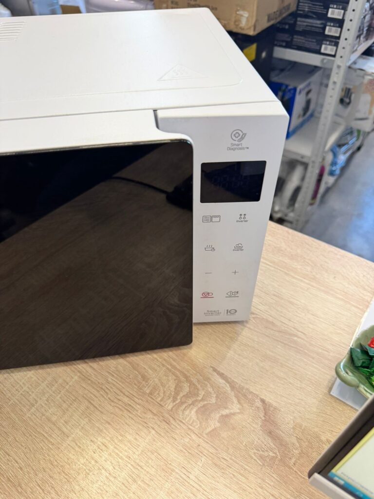 Микроволновая печь с грилем LG MH63M38GISW