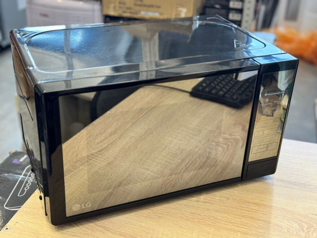 Микроволновая печь LG MS2042DARB