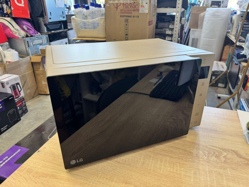 Микроволновая печь LG NeoChef MS2535GISH