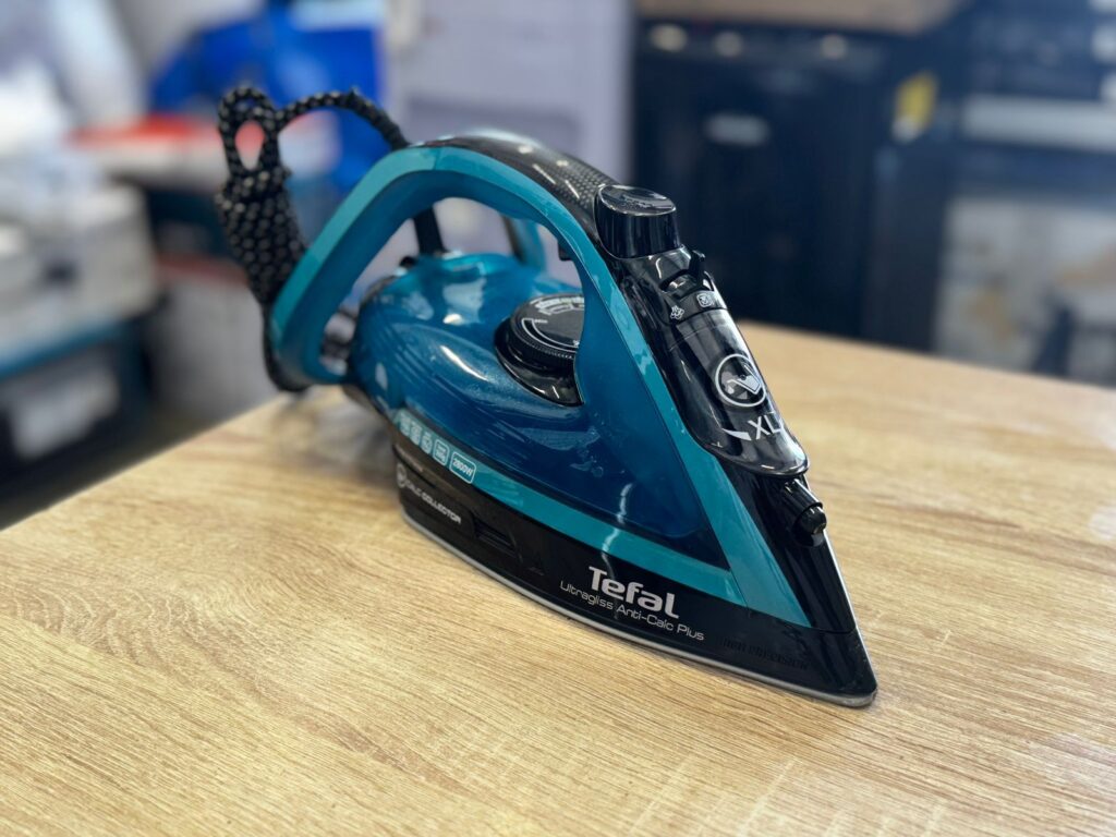 Утюг Tefal Ultragliss Anti-Calc Plus FV6832E0
