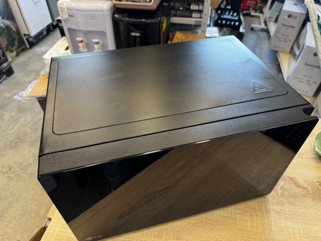 Микроволновая печь соло LG NeoChef MS2595DIS