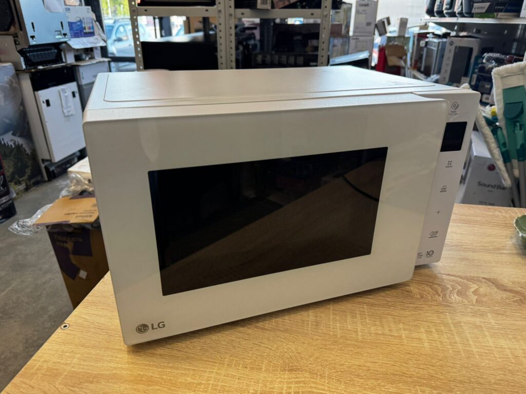 Микроволновая печь соло LG NeoChef MW23D35GIH