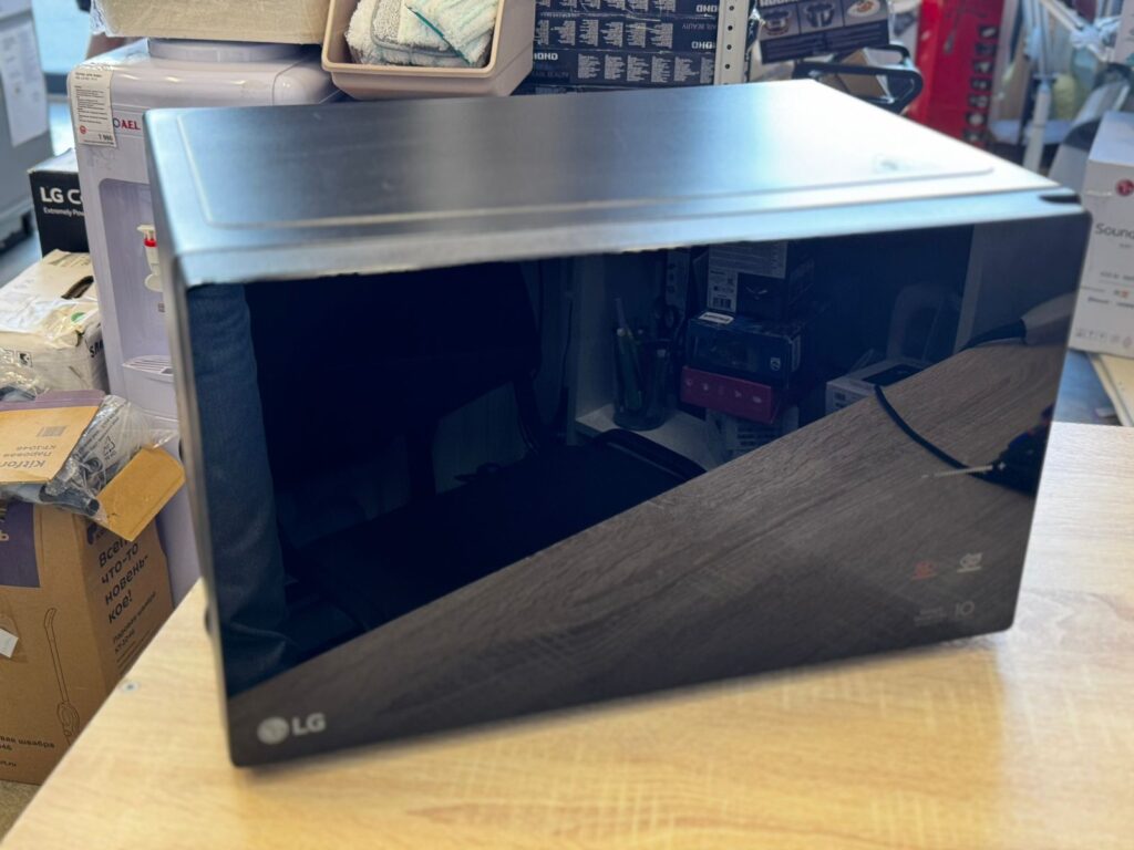 Микроволновая печь соло LG NeoChef MS2595DIS