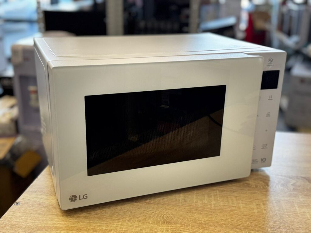 Микроволновая печь соло LG NeoChef MW23D35GIH