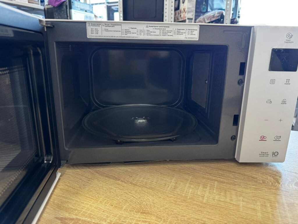 Микроволновая печь соло LG NeoChef MW23D35GIH