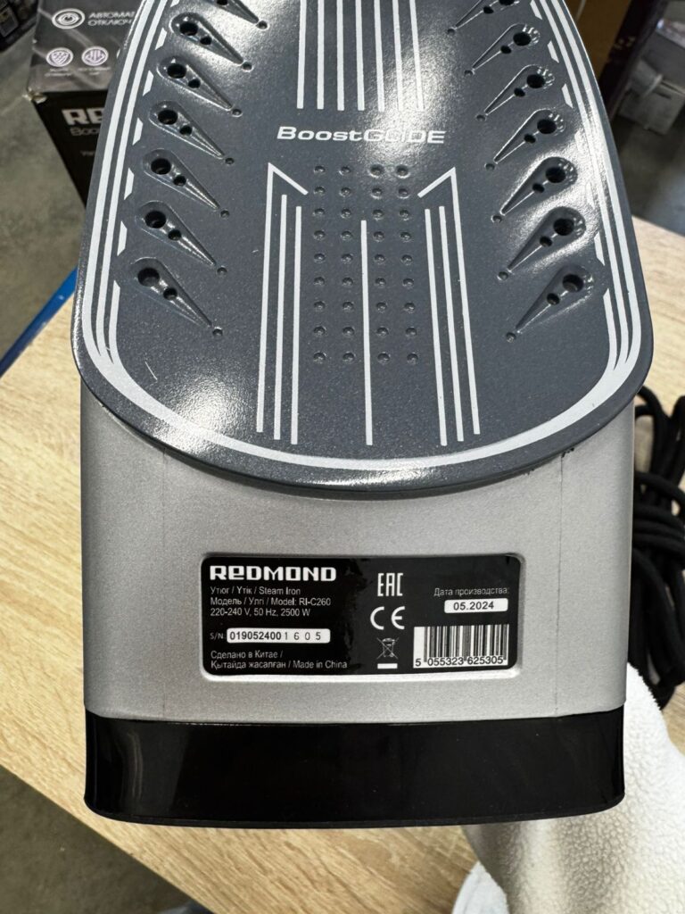 Утюг Redmond RI-C260