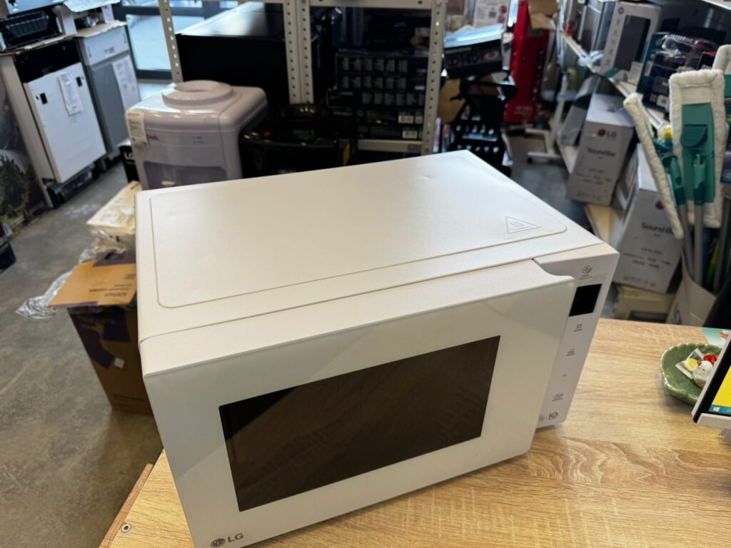 Микроволновая печь соло LG NeoChef MW23D35GIH