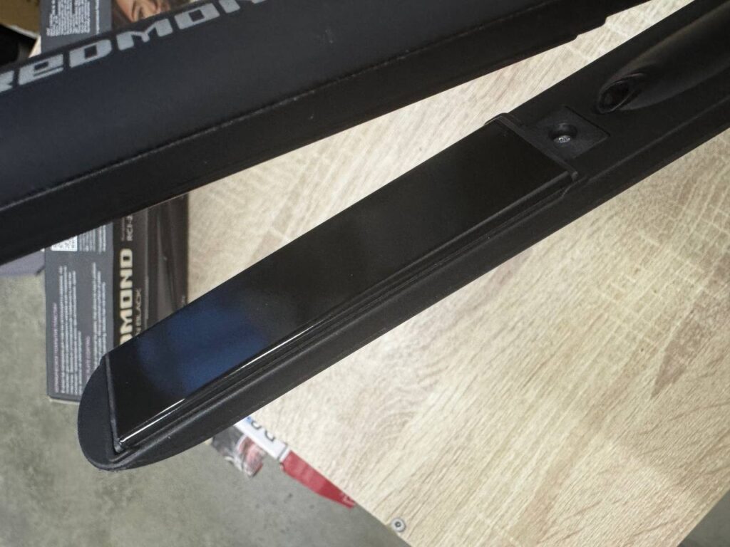 Выпрямитель для волос Redmond RCI-2329