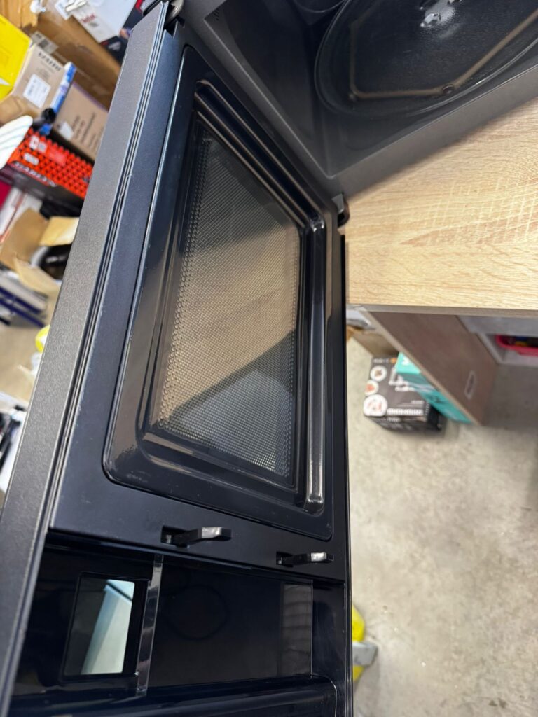 Микроволновая печь соло LG NeoChef MS2595DIS