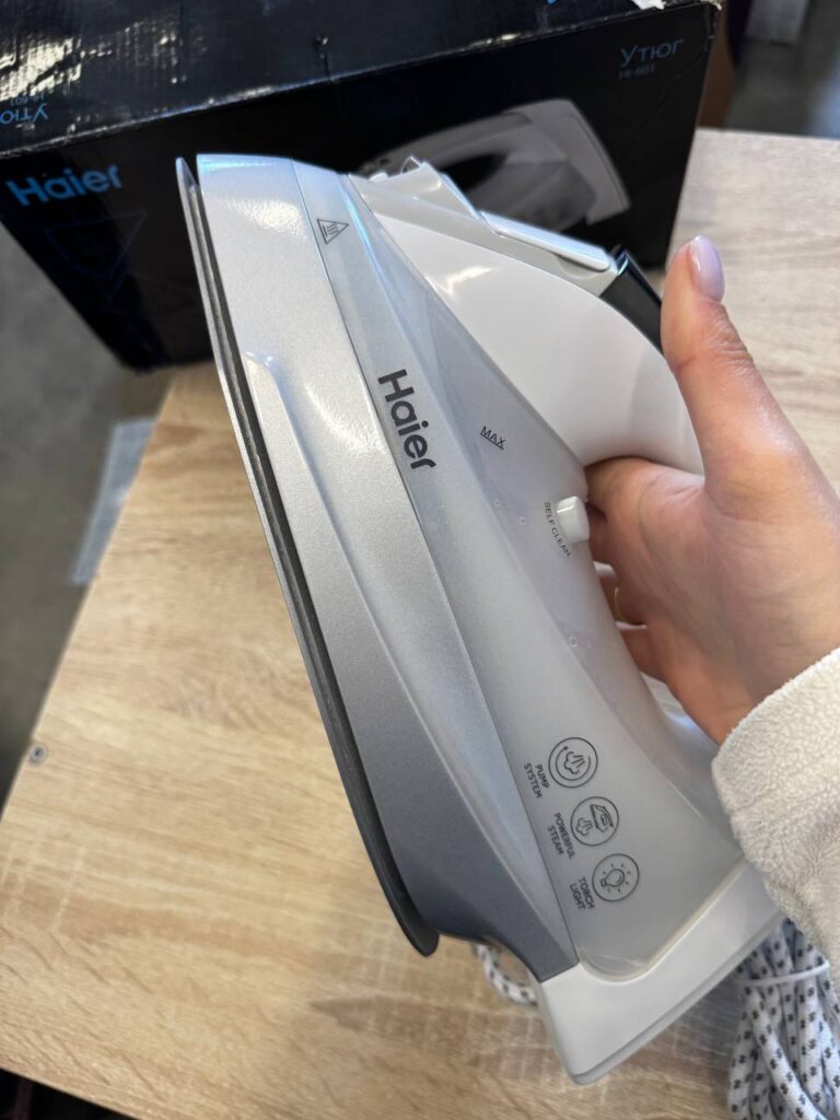 Утюг Haier HI-601