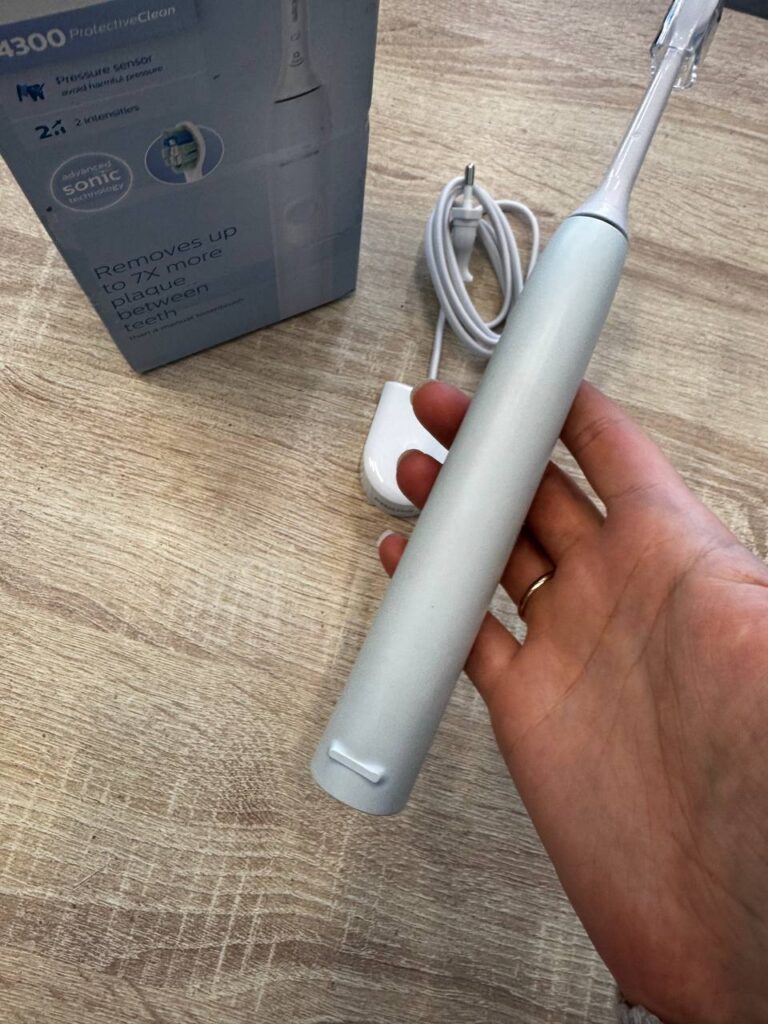 Электрическая зубная щетка Philips Sonicare ProtectiveClean HX6803/04