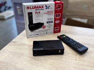 Цифровой телевизионный приемник LUMAX DV2120HD черный