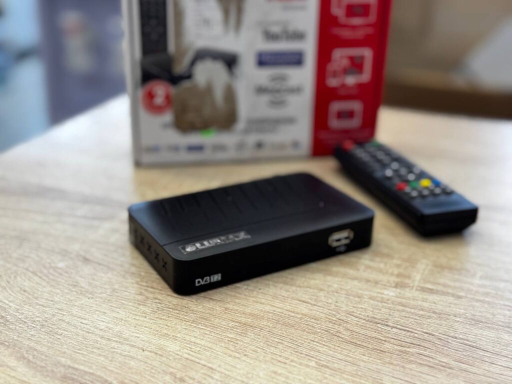 Цифровой тв приемник LUMAX DV1103HD