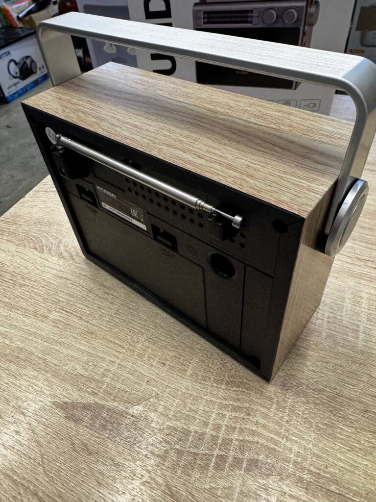 Радиоприемник Hyundai H-SRS105