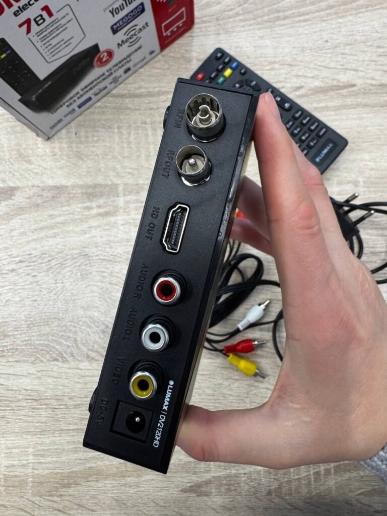 Цифровой тв приемник LUMAX DV2120HD