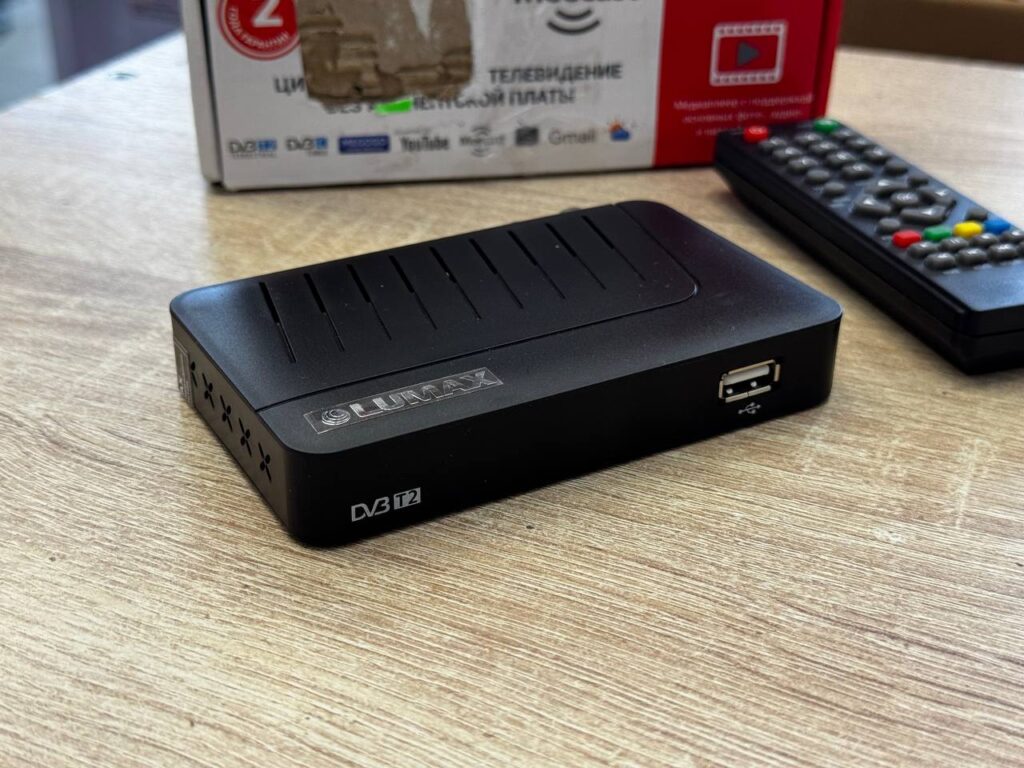 Цифровой тв приемник LUMAX DV1103HD