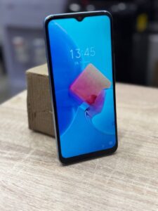 Смартфон Tecno Spark Go (2/32) Ice Silver