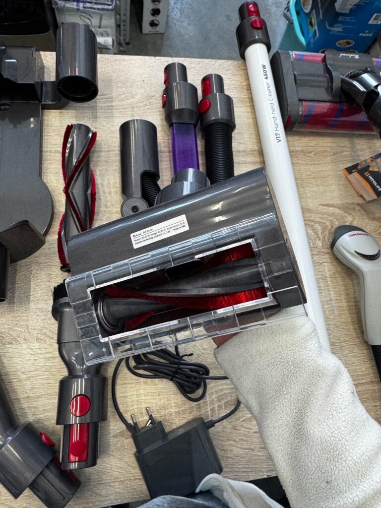 Пылесос вертикальный Redroad V17