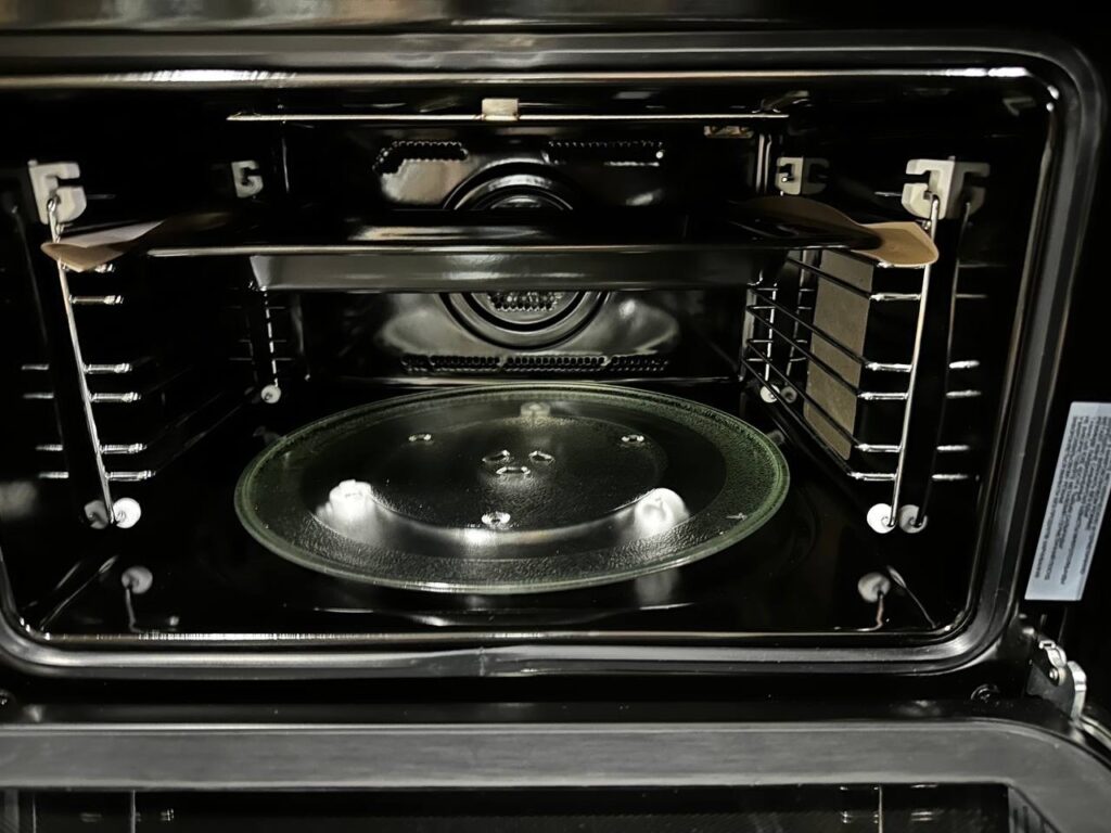 Компактный духовой шкаф с СВЧ Haier HMX-BDC399B