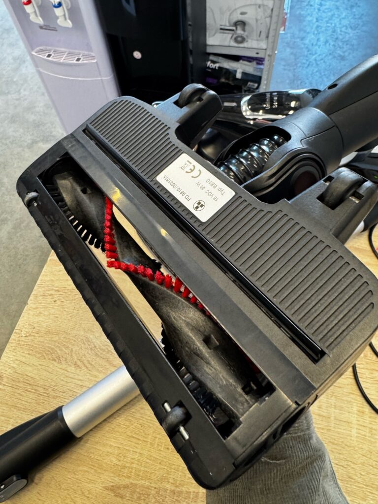 Пылесос вертикальный Bosch Unlimited Serie 8 BBS1114